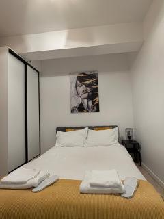 Yellow Apartment - 6