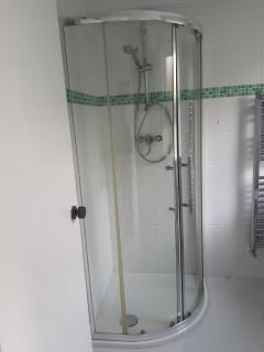 Lymington Haven: Cozy 1-Bedroom Coastal Retreat - 2