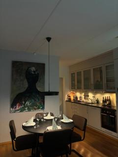 Stylish City Apartment with Panoramic Views - 9