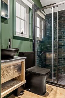 Nestledstays - The Hide - 6