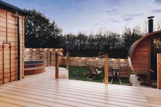 Nestledstays - The Hide - 5