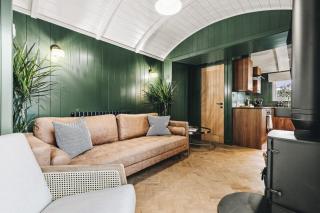 Nestledstays - The Hide - 2