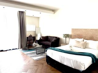 Luxe Studio - On Park near Canal walk Century City - 4