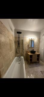 Maison ou chambres a louer place de L'Esplan - 1