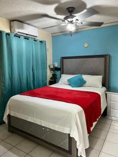 Modern Top Floor Suite - 9