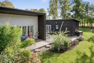 Newly Built Architect-Designed House By The Sea - 8