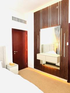 Vista Luxury Home With Parking - 2