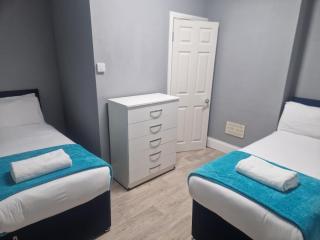 King Edward 3 bed house ideal for contractors - 6