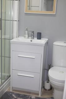 King Edward 3 bed house ideal for contractors - 4