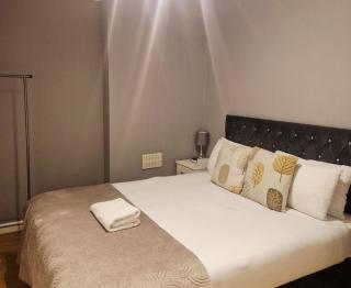 King Edward 3 bed house ideal for contractors - 1