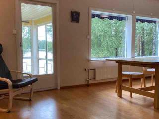 Lakefront house with beach, jetty, and rowing boat - 4