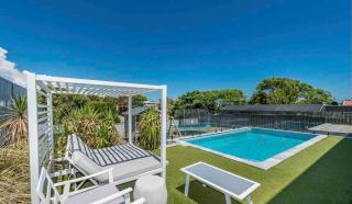 Lagoon retreat apartment with pool - 4