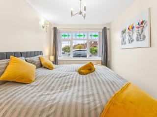 Stunning 5 Bed Sleeps 8 Private Parking - Harecastle - 4