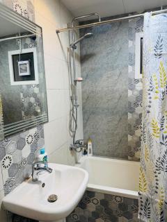 Quiet area studio, fully furnished and ready now u - 1