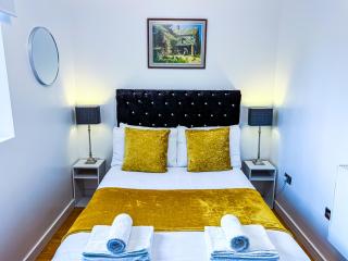 Elegant 1 bed flat, Sleeps 4, Free parking, Pet friendly, Pudsey, Leeds - 3