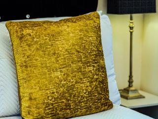 Elegant 1 bed flat, Sleeps 4, Free parking, Pet friendly, Pudsey, Leeds - 1