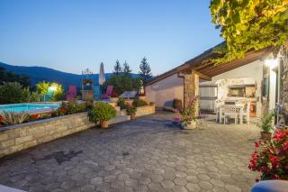 Captain's Villa with Swimming Pool - Jurdani - 7