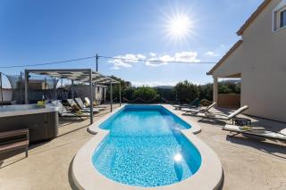 Beautiful Holiday Home "Villa Luka" - 7