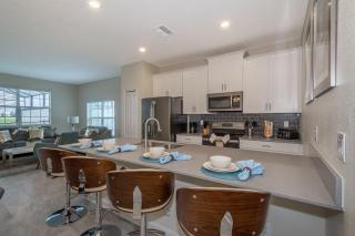 8981AV TOWNHOUSE 5 BEDROOMS & 4 BATHROOMS + POOL - 7