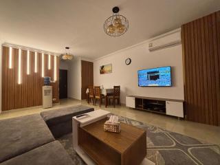 Luxury Inn: 3BR Amazing View in Madinaty12 - 7