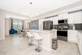 3141-202RF STOREY LAKE, CONDO 2/2 LAKE VIEW - 3