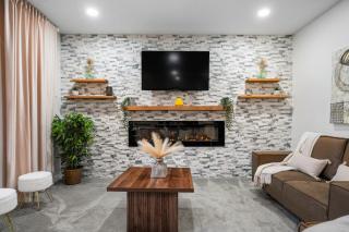 The Copperleaf Luxury Retreat with Hot tub - 4