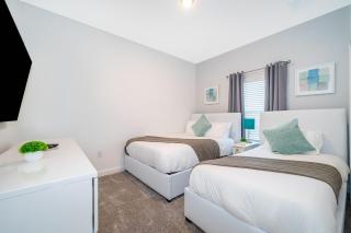 3005PB TOWNHOUSE 5 BEDROOMS & 4 BATHROOMS + POOL - 3