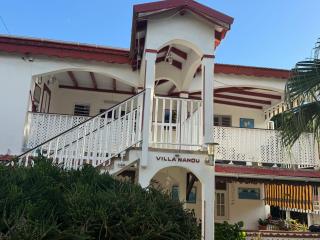 Villa Nanou , Haut de villa calme et petite vue sur Mer - 0