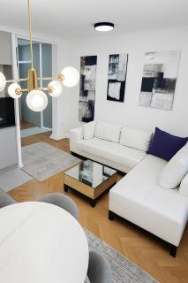 White Lounge Haustor - 7