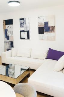 White Lounge Haustor - 4