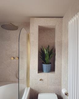 High Tree - Macclesfield - Near AZ, Rail & Peaks - 5