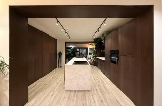 High Tree - Macclesfield - Near AZ, Rail & Peaks - 0