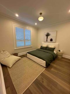 Stunning Renovated Mediterranean Retreat in a Premier Position - 9