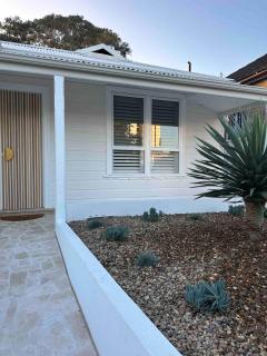 Stunning Renovated Mediterranean Retreat in a Premier Position - 8