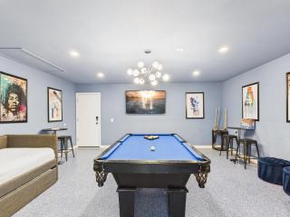 Azure - Sparkling Pool - Pool Table - In Old Town - 7