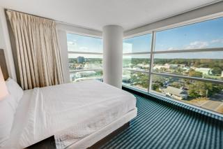 Direct Ocean and City Views, Corner Suite, Pools! - 7
