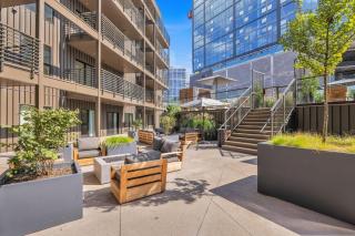 Hyve - Lush Plush - Walk to Broadway - 7