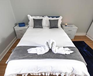 Cinema Room 3Bed Glasgow City - 2