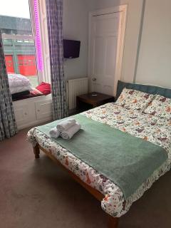 Charming City Flat for Couples & Families - 5