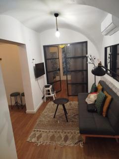 Cozy Cave Apartment - 9