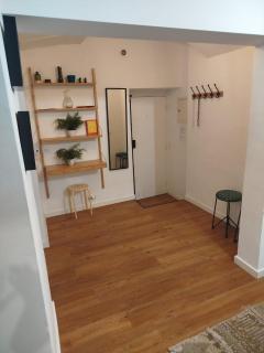 Cozy Cave Apartment - 7