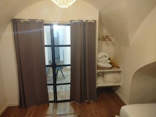 Cozy Cave Apartment - 2