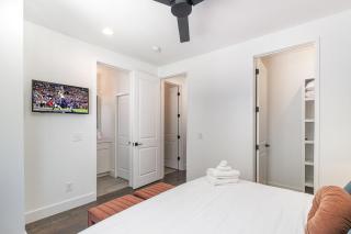 Melody Row-2 Unit Combo w/Hot Tub-Mins to Broadway - 8