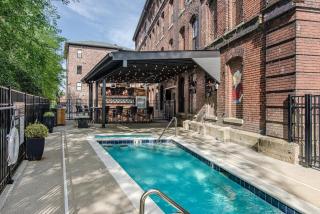 Lowkey - Pool & Gym - Mins to Broadway - 9