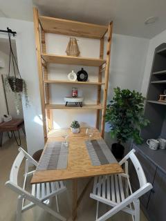 Cozy studio with private Hot tub - 7