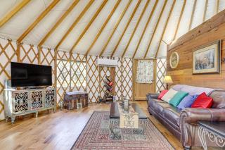 Glamping with Mountain Views! Newport Yurt Retreat! - 7