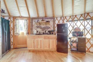 Glamping with Mountain Views! Newport Yurt Retreat! - 1