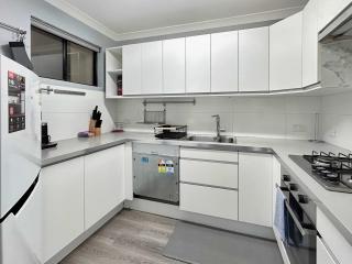 Relaxing Bentley Stay with Pool Access - 6