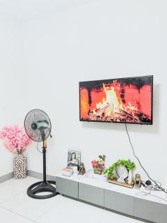 Cozy Private 2-Bedroom Condo with Washer, Balcony, Karaoke, Netflix and Coffee - King and Queen Beds - 2