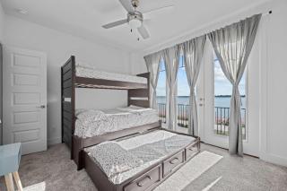 Luxury 3 Bedroom Waterfront Home Near Dallas - 7